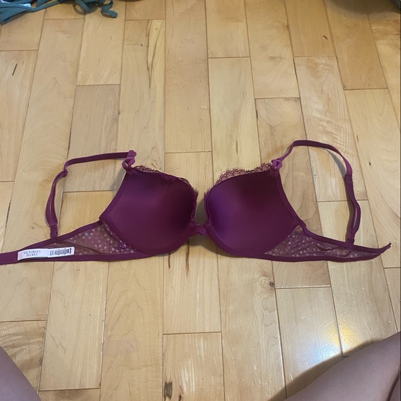 Victoria’s Secret Bra - Picture 2 of 3